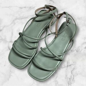 Vascara mint Green Strappy Sandals size 37 / 6.5 chunky flat platform sole